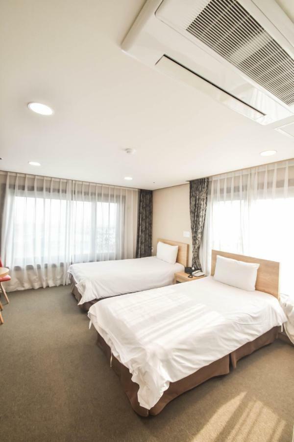 Dream Jeju Hotel Сеогвипо Екстериор снимка